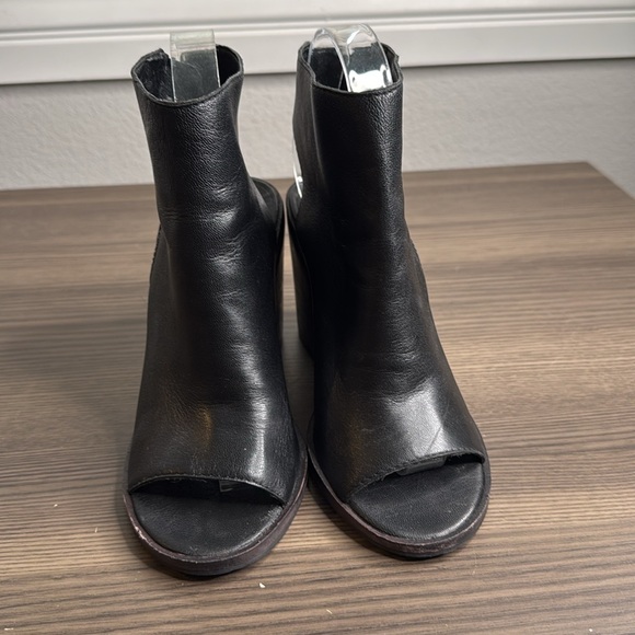 Steve Madden Terraa Black Leather Peep Toe Heels Size 7 - Picture 2 of 8